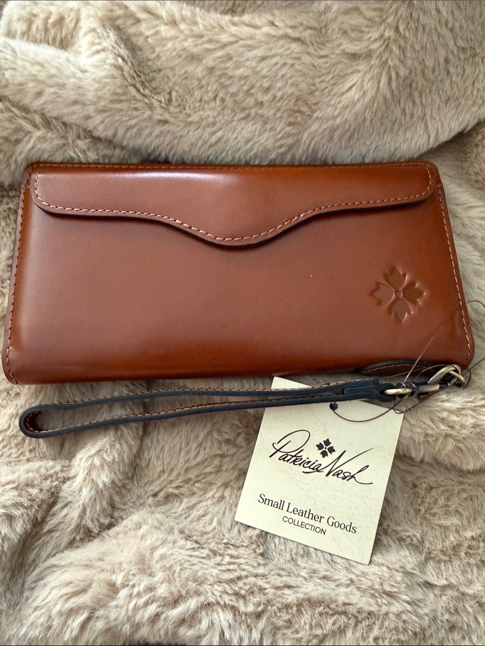 Patricia Nash “Valentia” Tan wristlet/wallet w/removable card wallet. Unisex!